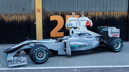 F1 : la vraie Mercedes MGP W01 présentée à Valence