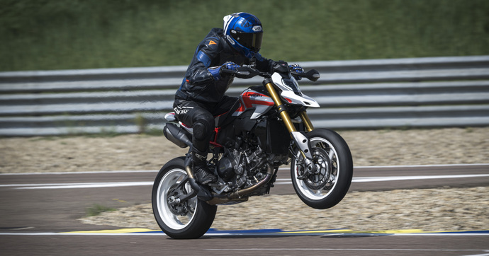 Ducati Hypermotard V2 : le plaisir brut à prix d’or