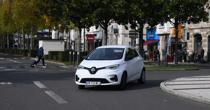 Renault déploie une offre de mobilité solidaire pour le personnel soignant dans les déserts médicaux