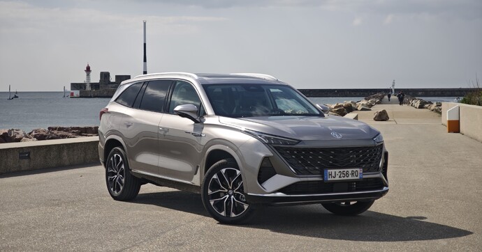 Le MGS9 c’est 299 ch, 100 km en électrique et un équipement fou pour 39 990 €. Mais comment fait-il ?