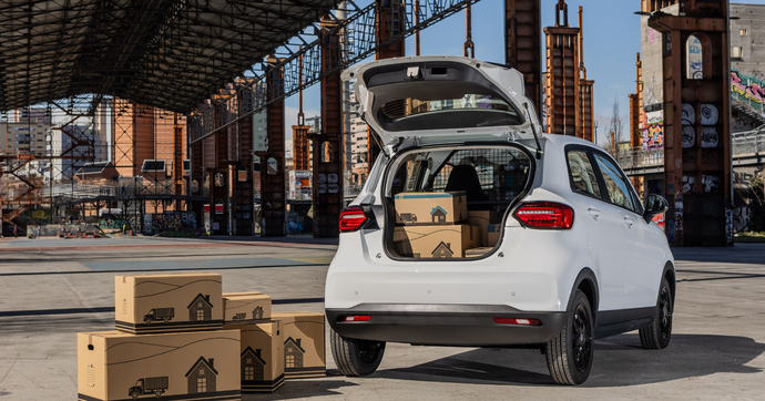 Quand les petites citadines enfilent le bleu de chauffe pour pousser les fourgons hors des centres-villes