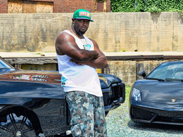 Dans le garage de Charles Johnson : Lamborghini Gallardo, Chevrolet Impala, Rolls Royce Ghost et Phantom...