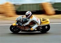 La chute de Franco Uncini à Assen en 83.