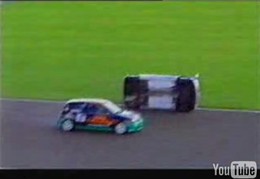 Vidéo : Les risques existent aussi sur circuit...