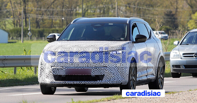 Premières images du restylage du Renault Scénic E-Tech. Cette version liftée bénéficiera d’un nouvel électromoteur !