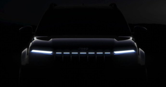 Le Jeep Avenger restylé s'offre une calandre lumineuse façon Peugeot