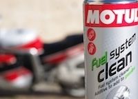 Essai Motul Fuel System Clean: du bon qui ne fait pas pour autant de miracle...