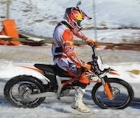 La KTM Freeride E-SX façon "Holiday on ice"