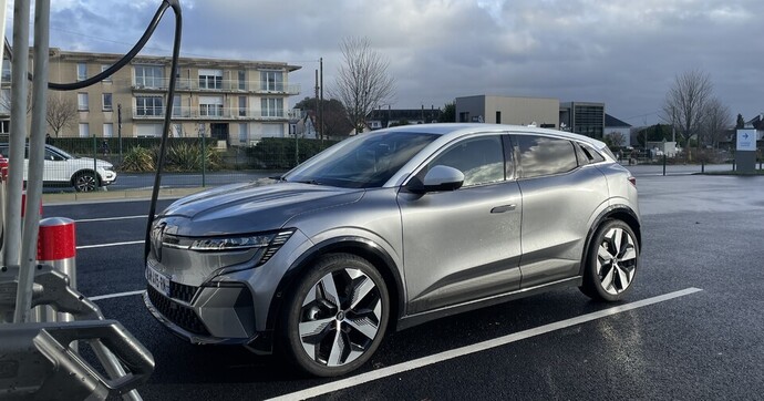 Pourquoi personne n’ose dire "Vive la voiture électrique !" (pas même les constructeurs)
