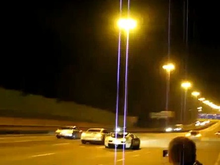 Réveil Auto : deux Nissan GT-R Switzer P800 et une Bugatti Veyron en drag race sauvage, un sandwich de près de 3000 chevaux