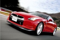 Nissan gtr 4 portes clearance