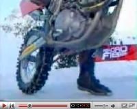 Vidéo moto : 4 Audi, 1 KTM et de la neige