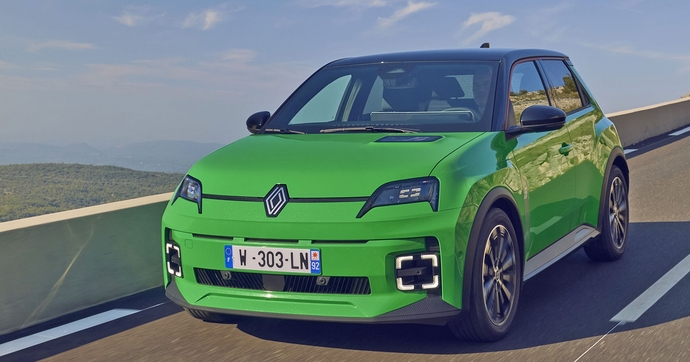 Pourquoi la crise du carburant n’est pas la seule raison du boom des ventes de véhicules électriques en France