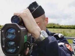 Quand la police critique les limitations de vitesse...