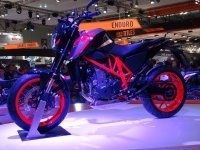 En direct du salon de Milan 2015 : KTM 690 Duke et 690 Duke R