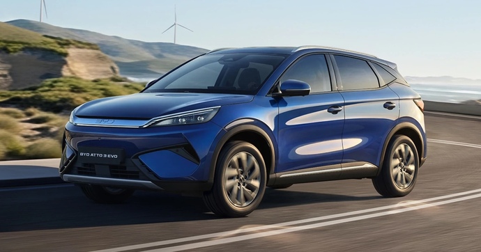 Déjà remplacé en Chine alors qu’il arrive en Europe : on découvre le BYD Atto3 Evo, un SUV électrique surpuissant qui a trop attendu ?