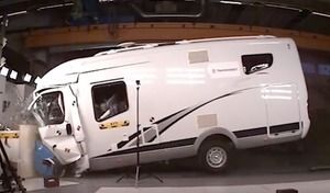 Camping-car : les images impressionnantes de crash-tests