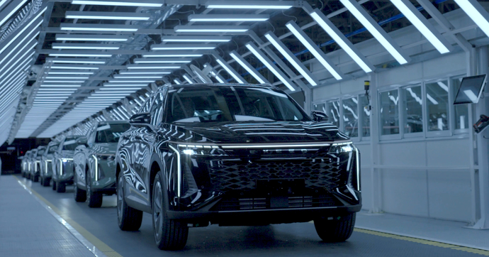 90 % d’automatisation et des ouvriers augmentés : bienvenue dans l’usine du futur de Chery