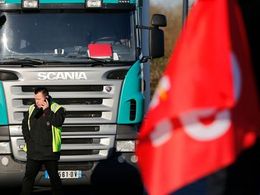 Routiers: un nouveau syndicat rejoint le mouvement