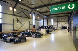 Spyker débute sa production en Angleterre