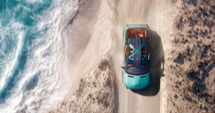 Renault surprend et montre une R4 électrique inspirée de la vieille JP4, façon voiture de surfeur