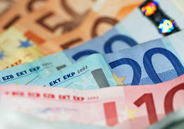 Midi Pile - 2009 : 3,1 milliards de pertes pour Renault, 1,1 milliard pour PSA