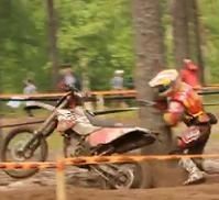 ISDE 2011 ! Boum dans l’arbre, même pas mal !