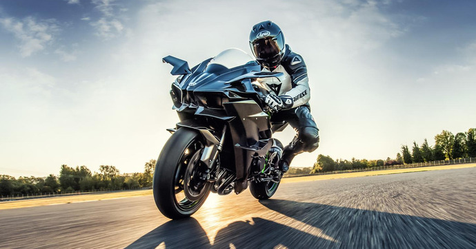 Assemblée à la main, la Kawasaki H2 a tout d'une oeuvre d'art