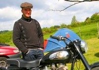 Interview de Seb : une Enfield pour la plaisir, une béhème comme bonne à tout faire...