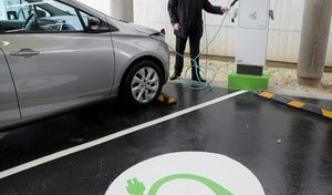 Autoroutes : 200 bornes de recharge rapide tous les 80 kilomètres