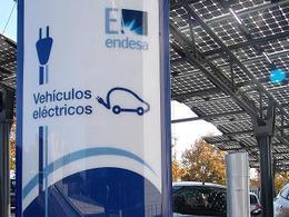 Madrid adopte aussi des cabines téléphoniques de recharge électrique !
