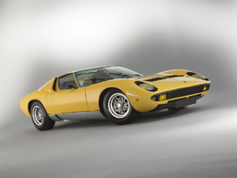 Artcurial organise une vente aux enchères sur les Champs avec la Lamborghini Miura en star