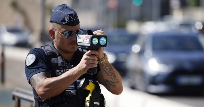 Radar routier automatique sur une route marocaine