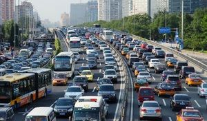 En hausse depuis 26 ans, le marché automobile chinois va-t-il reculer en 2017 ?