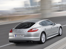 Porsche Panamera Turbo S: 50 ch de plus, total 550 ch
