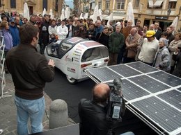 La voiture éolio-solaire ICARE a débuté son tour du monde !