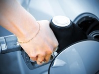 Essence : la Grande-Bretagne réduit les taxes sur le carburant