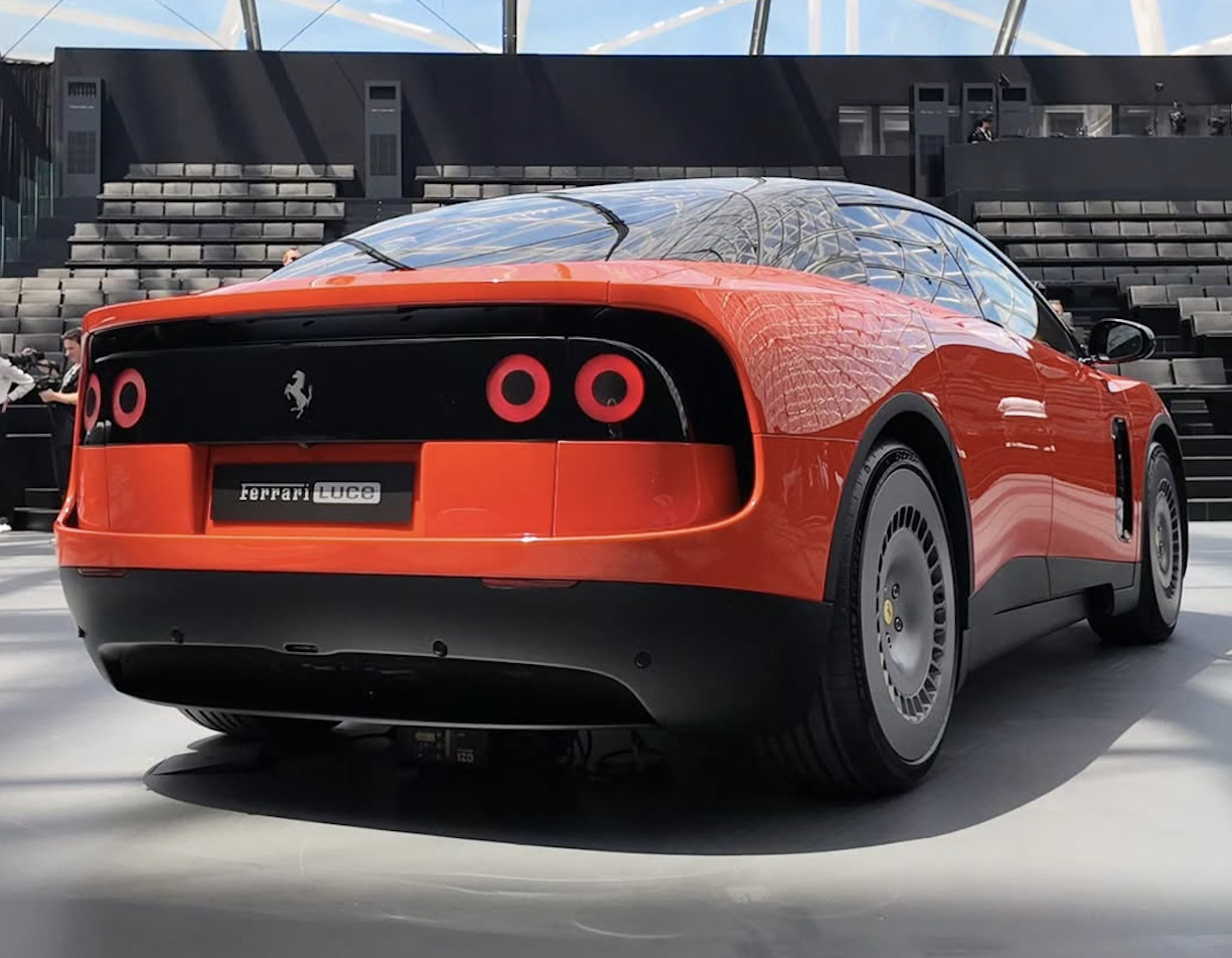 S0-faire-fuiter-la-ferrari-luce-exposait