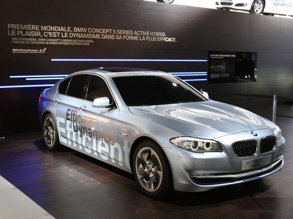 Une version hybride des nouvelles BMW Série 5 et Série 3 se profile à l'horizon