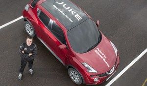 Le Nissan Juke établit un record du monde demi-tour au frein à main et à l'aveugle