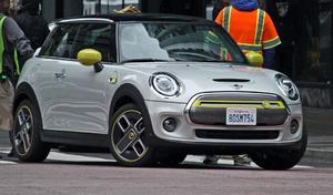 La Mini électrique surprise sans camouflage