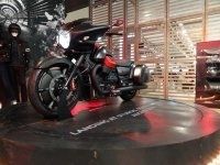 En direct du salon de Milan 2015 : Moto Guzzi MGX-21 Flying Fortress