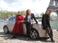 Vidéo : nos drôles de dames testent la Peugeot 208 avec Miss France 2012
