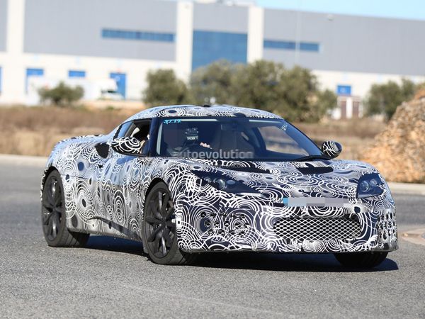 Surprise : une Lotus Evora restylée se profile