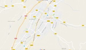 Cinq kilomètres accroché au toit de sa voiture volée