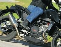 KTM 690 Duke 2012 : La voilà qui fait des ronds...