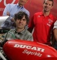 Superbike - Ducati: Carlos Checa invite Valentino Rossi à tourner avec lui sur la 1198 pour retrouver le moral