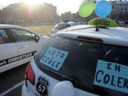 Réforme du permis de conduire: les auto-écoles ont manifesté à Paris