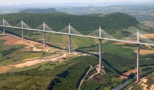 Trafic record sur le viaduc de Millau en 2016