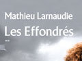 (Minuit chicanes) "(...) à bord d'une Golf basique, la même que celle du charcutier ou de n'importe lequel de ses employés (...)"